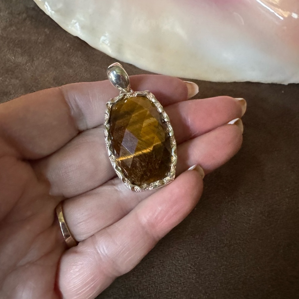A Beautiful Sterling Silver Faceted Tigers Eye Pendant Enhancer